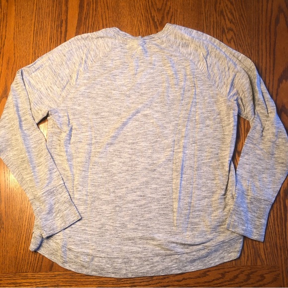 Women’s Athleta Gray Curved Hem Sweatshirt Size Large - Picture 2 of 7